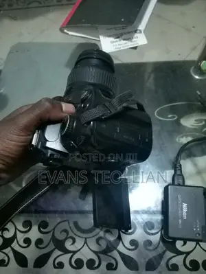 Nikon D5000 DSLR Camera + 18-55mm Lens – Clean Fully Functional