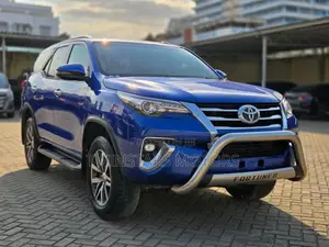 Toyota Fortuner 2.8 D AWD 2019 Blue