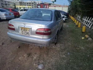 Toyota Corolla 1999 Silver