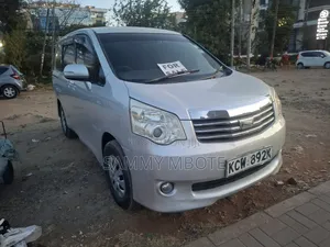 Toyota Noah 2013 Silver