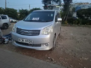 Toyota Noah 2013 Silver