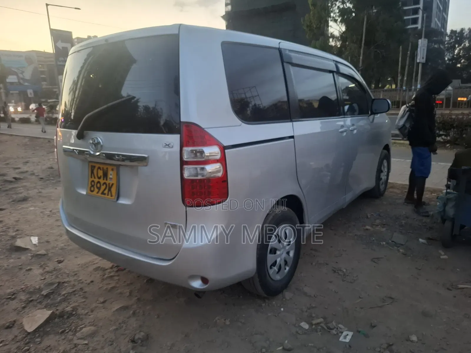 Toyota Noah 2013 Silver