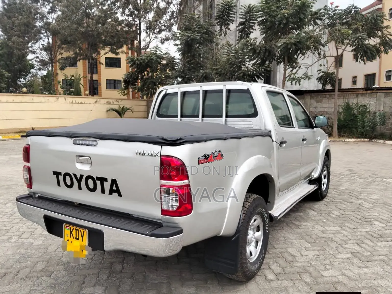 Toyota Hilux 2010 Beige
