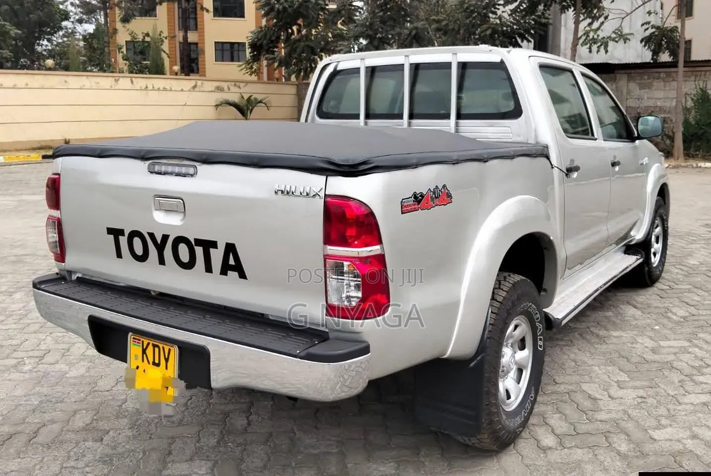 Toyota Hilux 2010 Beige