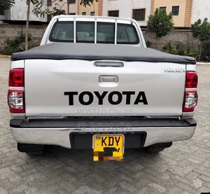 Toyota Hilux 2010 Beige