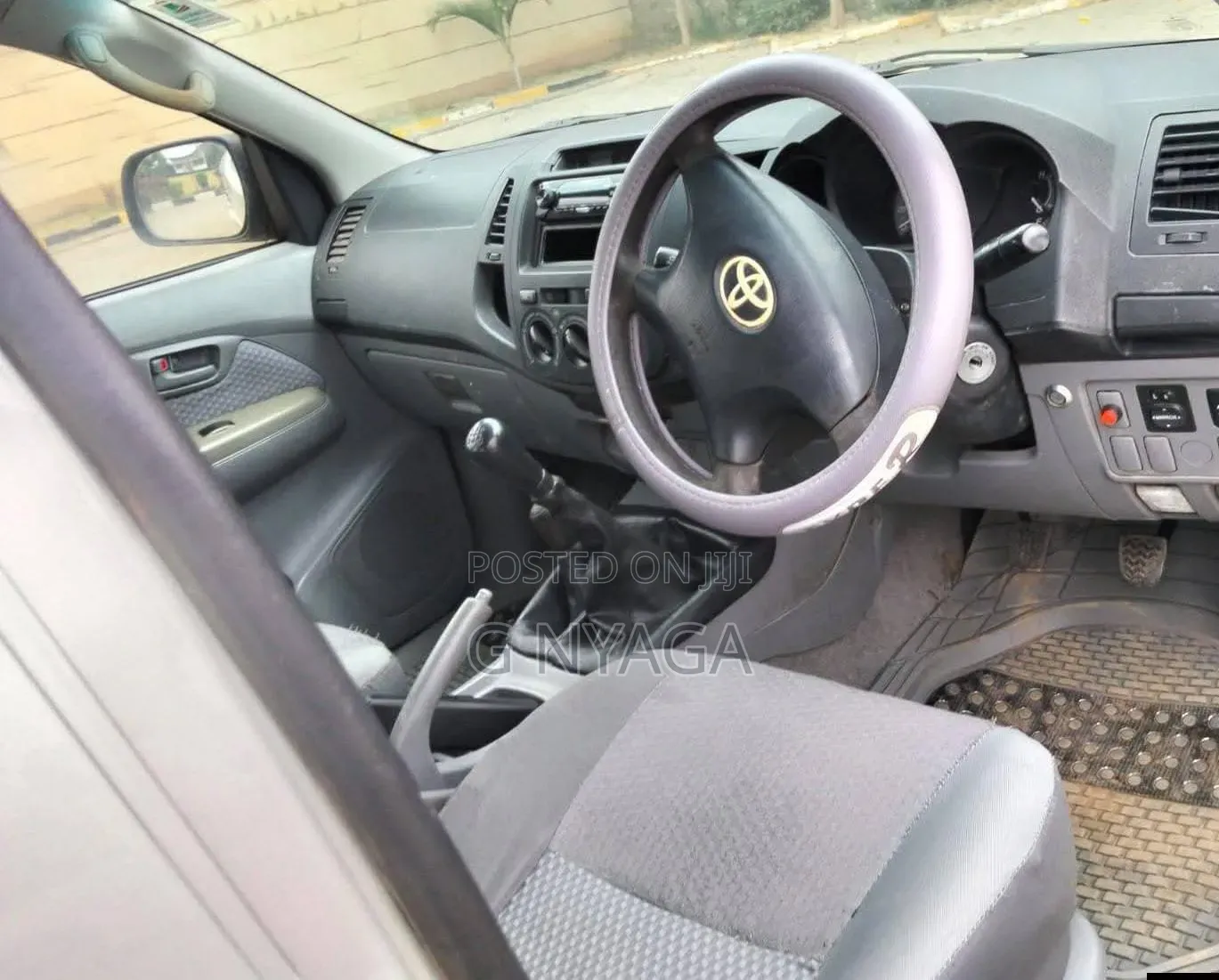 Toyota Hilux 2010 Beige