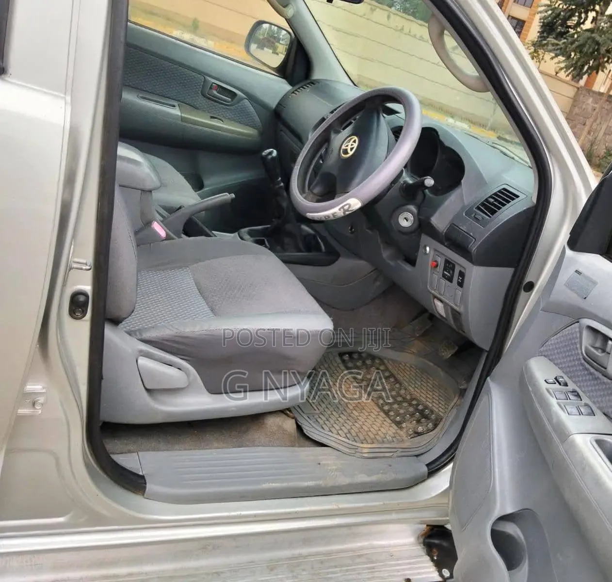 Toyota Hilux 2010 Beige