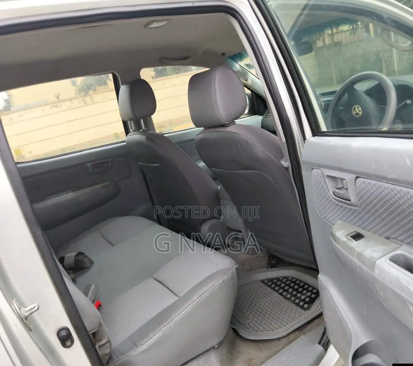 Toyota Hilux 2010 Beige