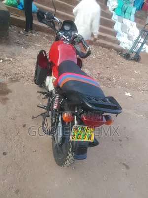 Bajaj Avenger 150 Street 2022 Red