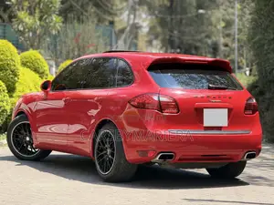 Porsche Cayenne 2011 Red