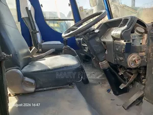 Isuzu NQR 2006 Yellow