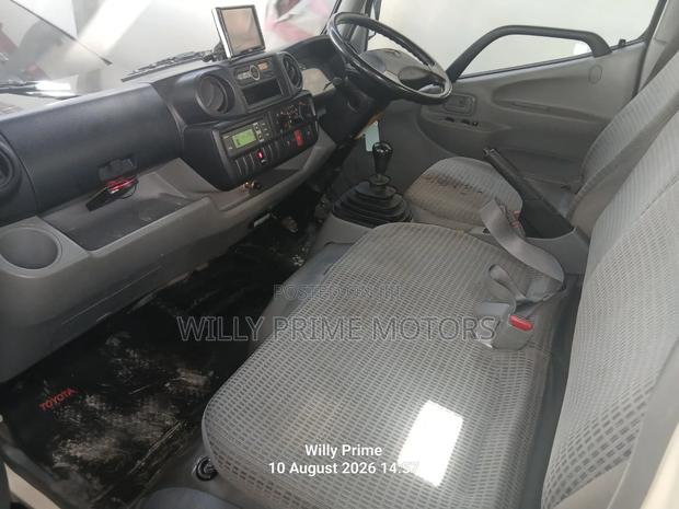 Toyota Dyna Manual Diesel 2019 - thumbnail 2