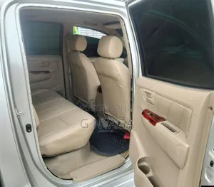 Toyota Hilux 2011 Beige