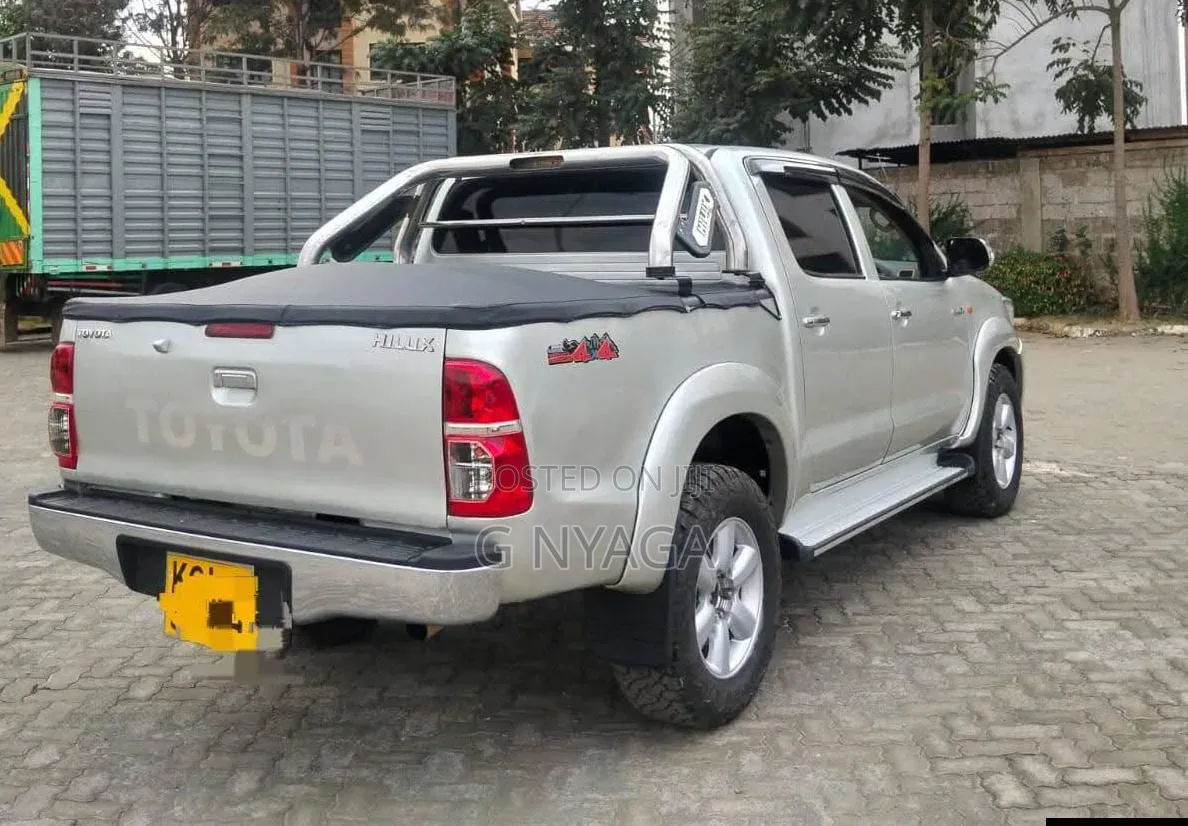 Toyota Hilux 2011 Beige