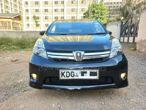 Toyota ISIS 2014 Black