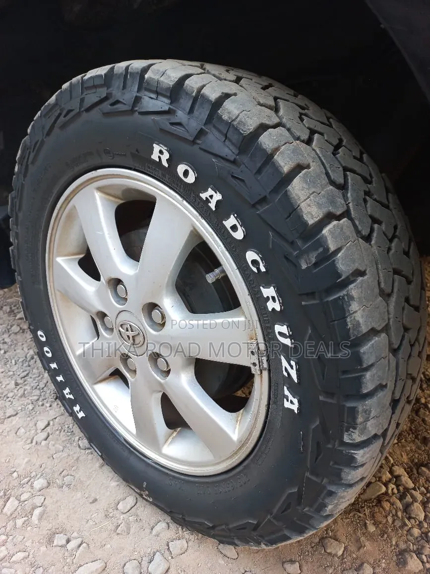 Toyota ISIS 2014 Black