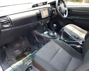 Toyota Hilux 2023 Gray