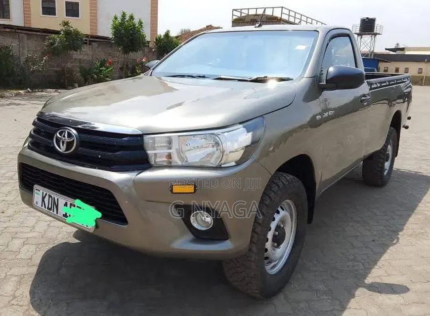 Toyota Hilux 2023 Gray