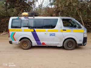 Toyota HiAce 2012 Silver