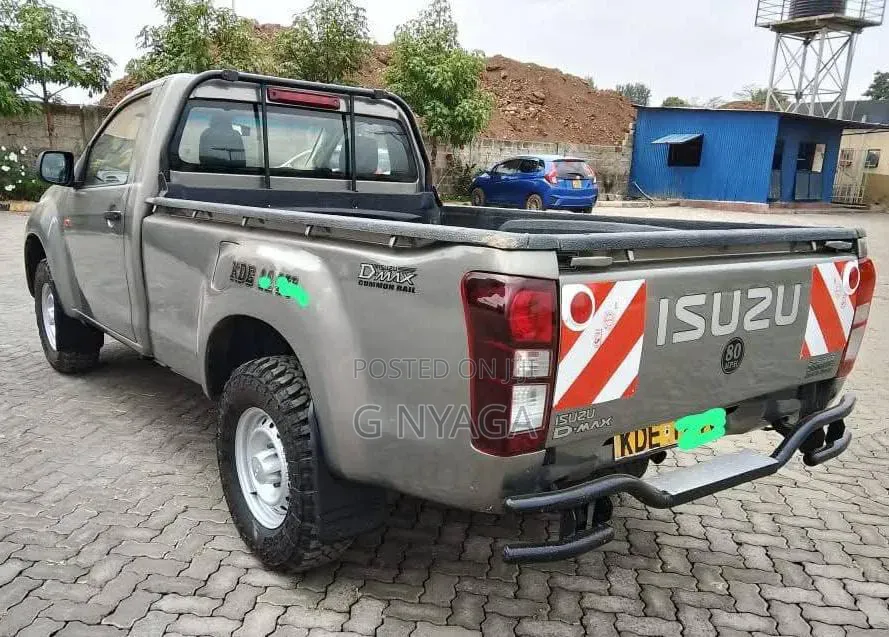 Isuzu D-MAX 2021 Gray