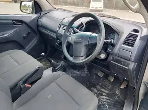 Isuzu D-MAX 2021 Gray