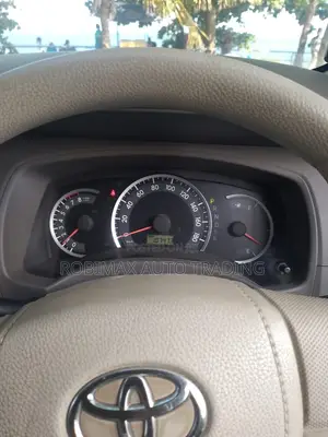 Toyota ISIS 2015 Black