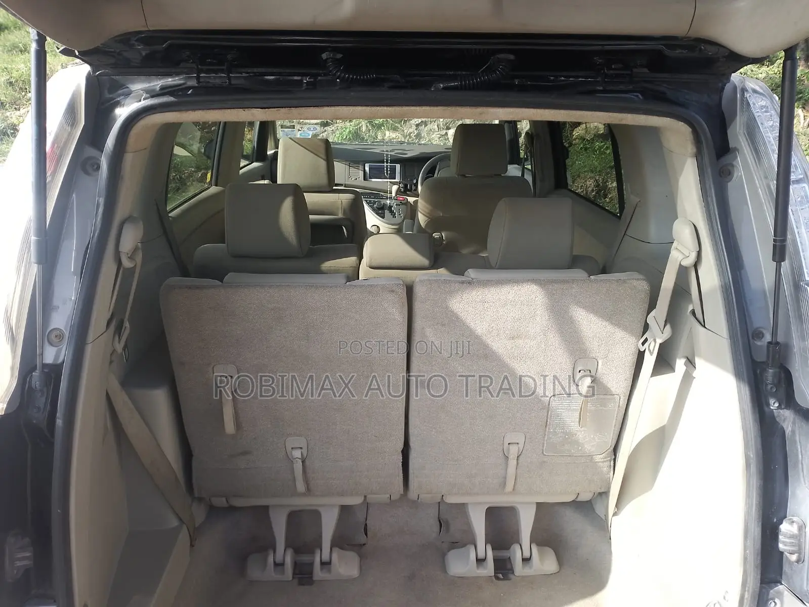 Toyota ISIS 2015 Black
