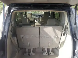Toyota ISIS 2015 Black