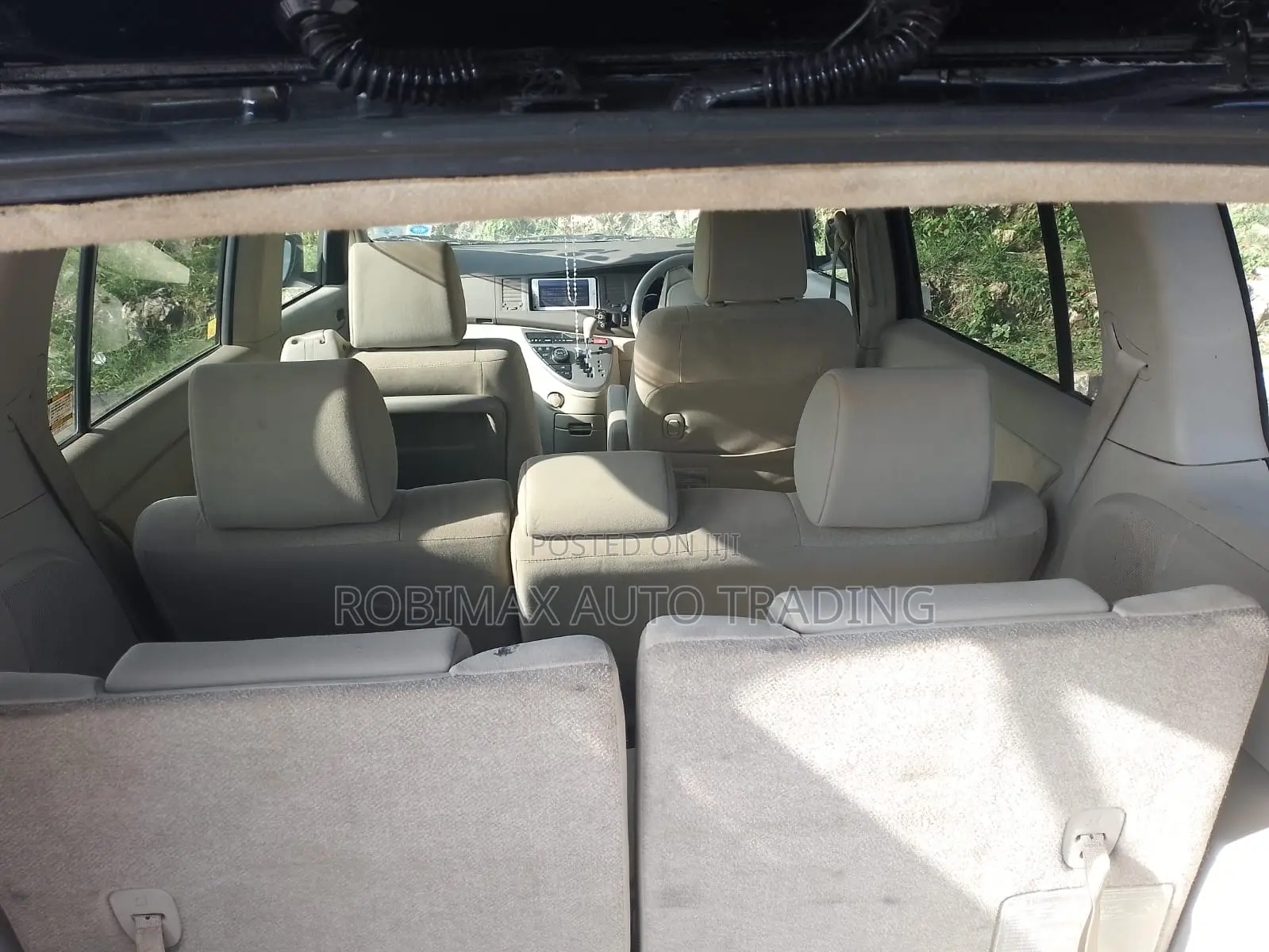Toyota ISIS 2015 Black