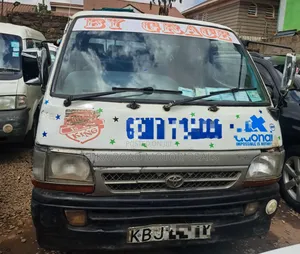 Toyota HiAce 2004 White