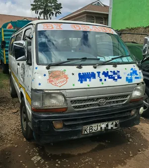 Toyota HiAce 2004 White