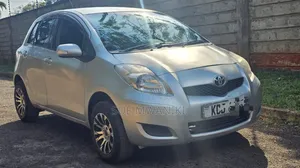 Toyota Vitz 2011 Silver