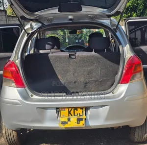 Toyota Vitz 2011 Silver