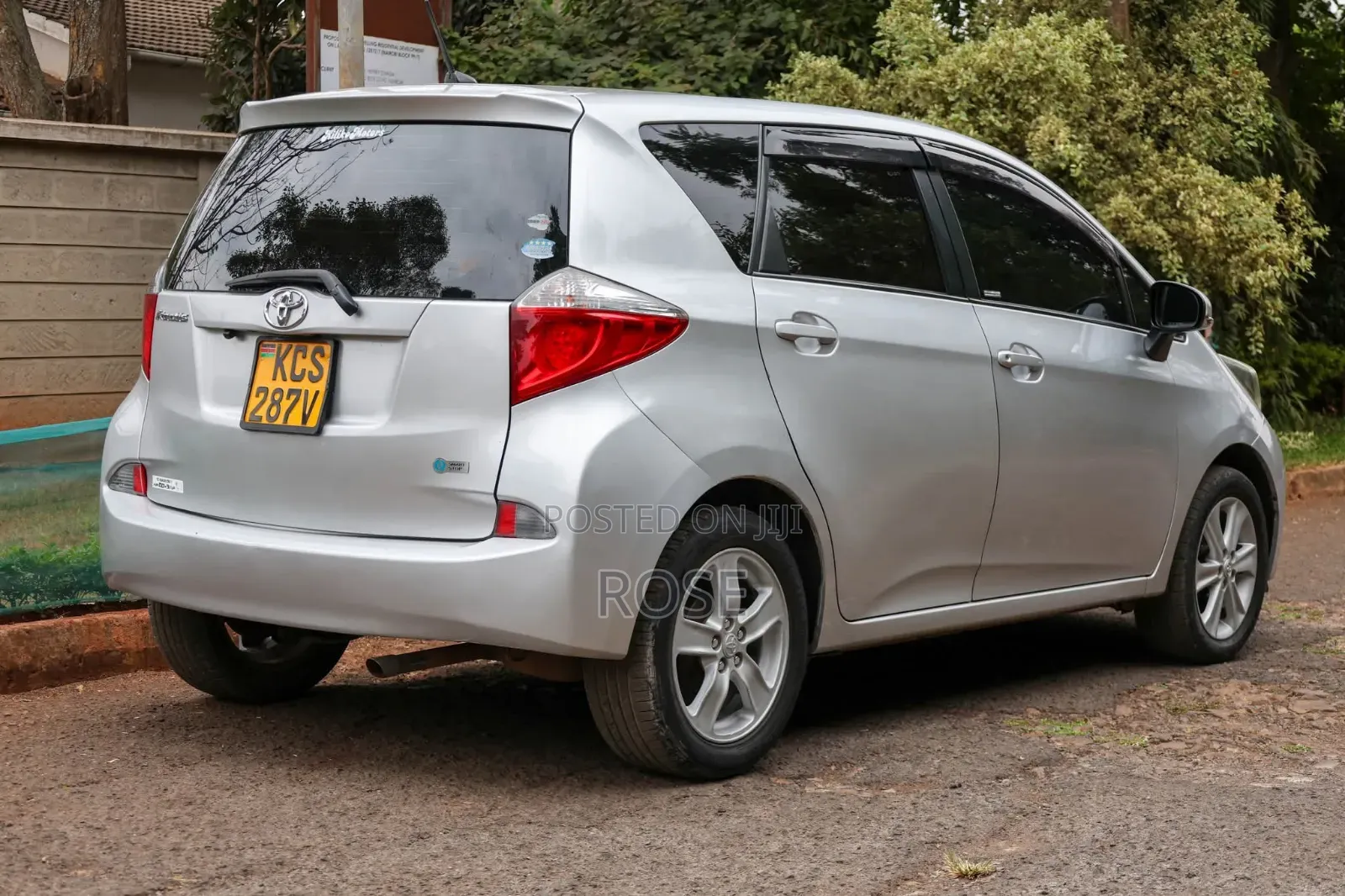 Toyota Ractis 2015 Silver