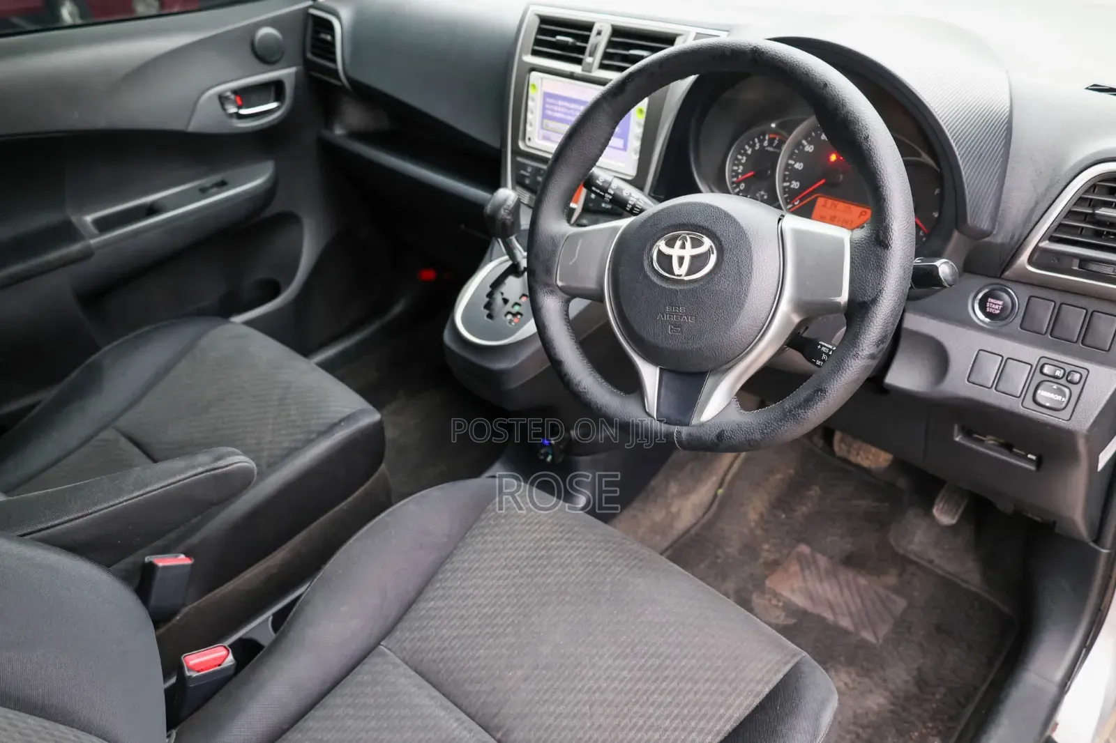 Toyota Ractis 2015 Silver