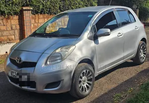 Toyota Vitz 2010 Silver