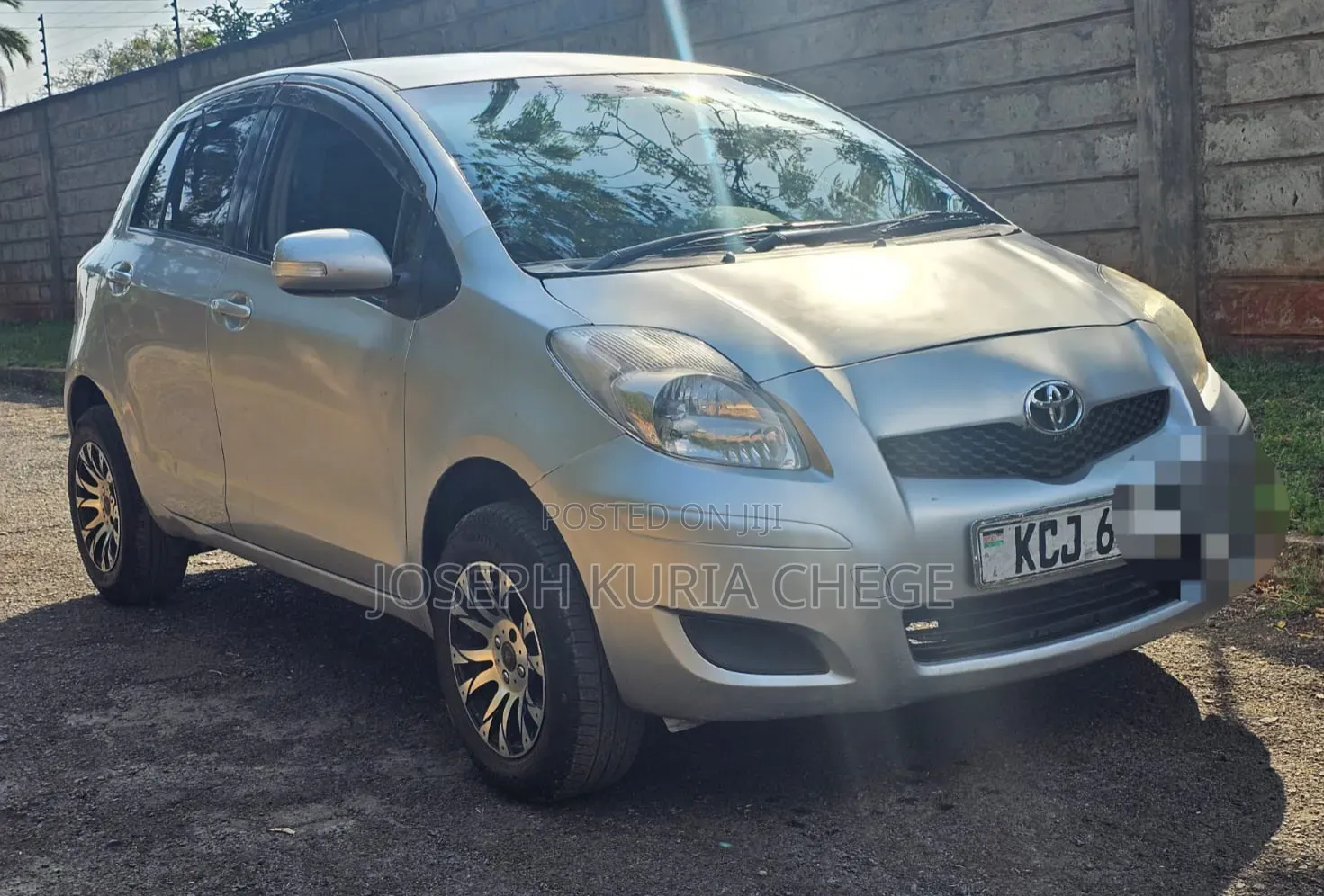 Toyota Vitz 2010 Silver