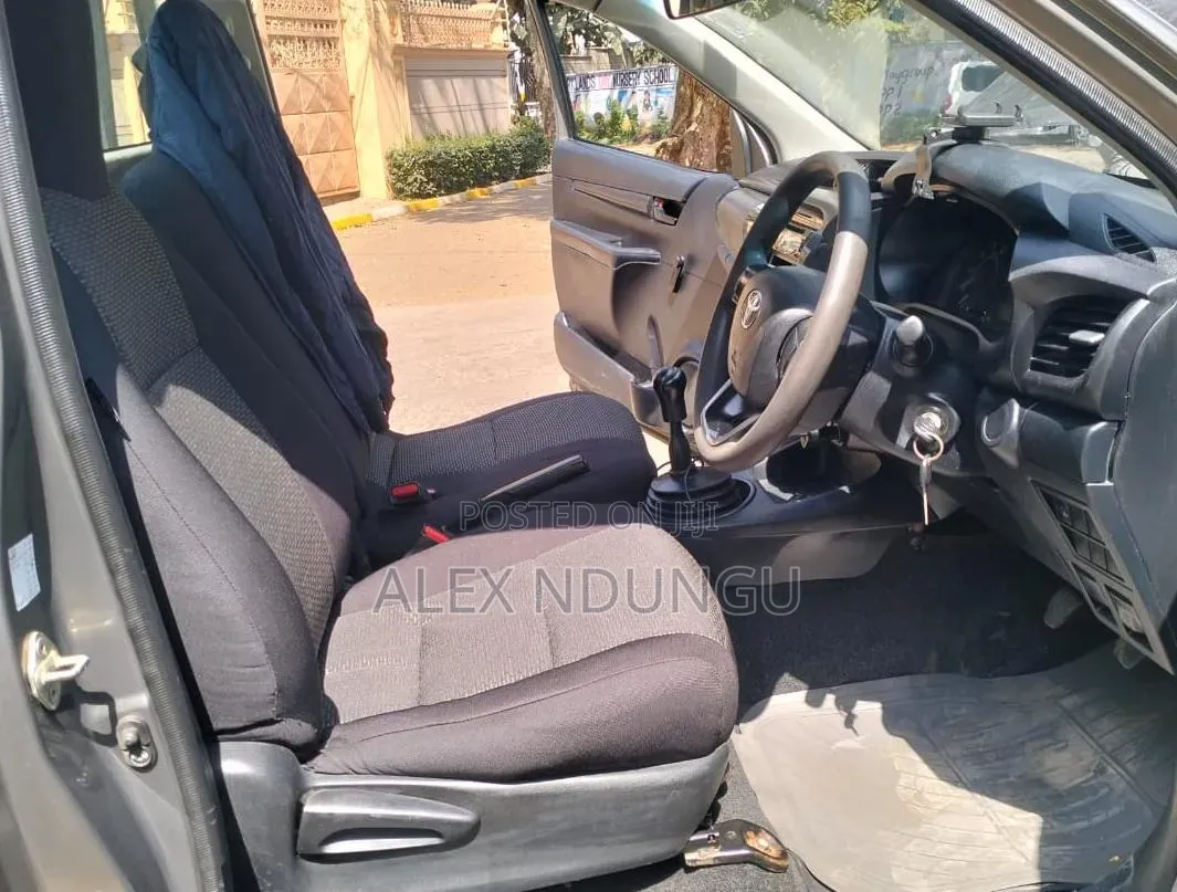 Toyota Hilux 2021 Gray