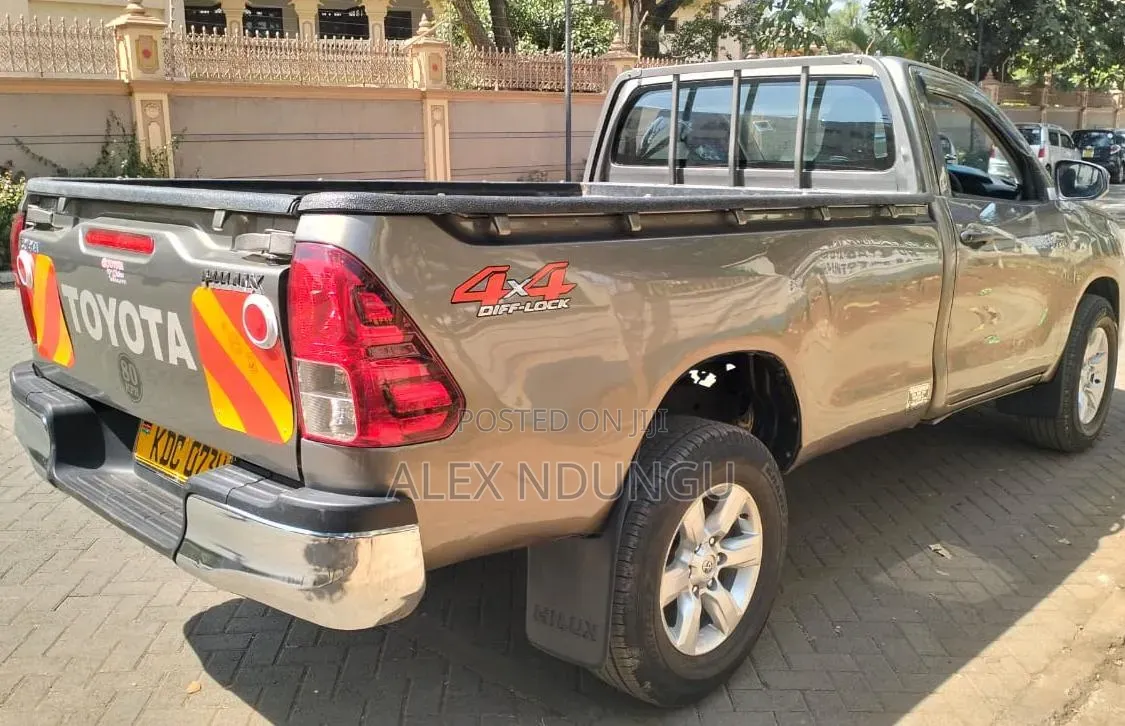 Toyota Hilux 2021 Gray