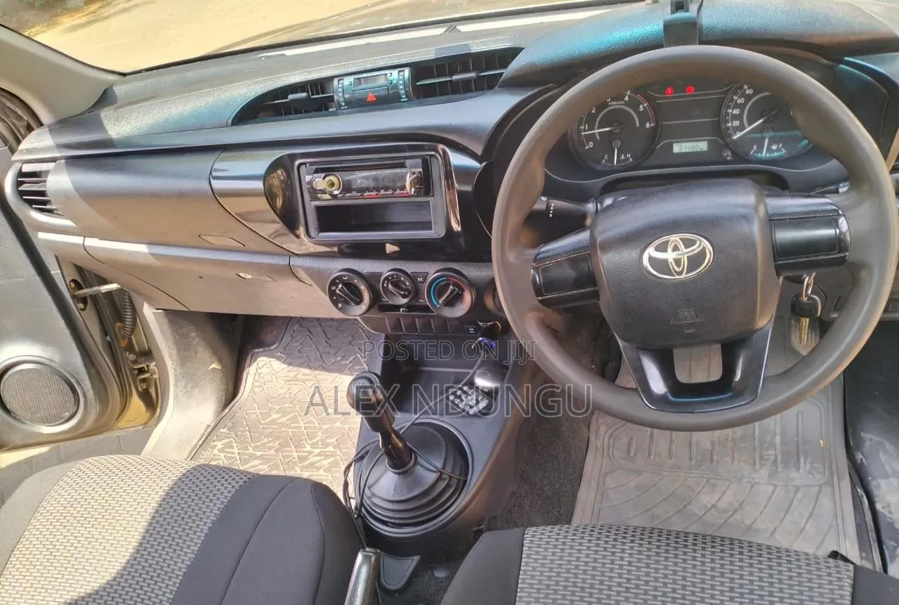 Toyota Hilux 2021 Gray