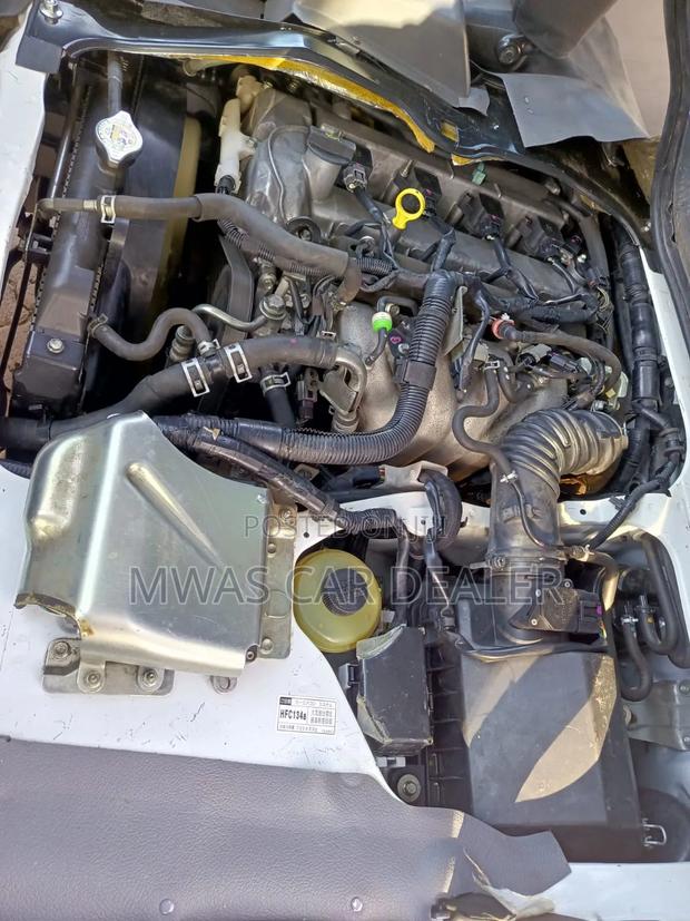 Mazda Bongo 2019 White - thumbnail 12