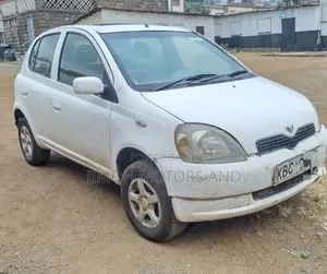 Toyota Vitz 2004 White