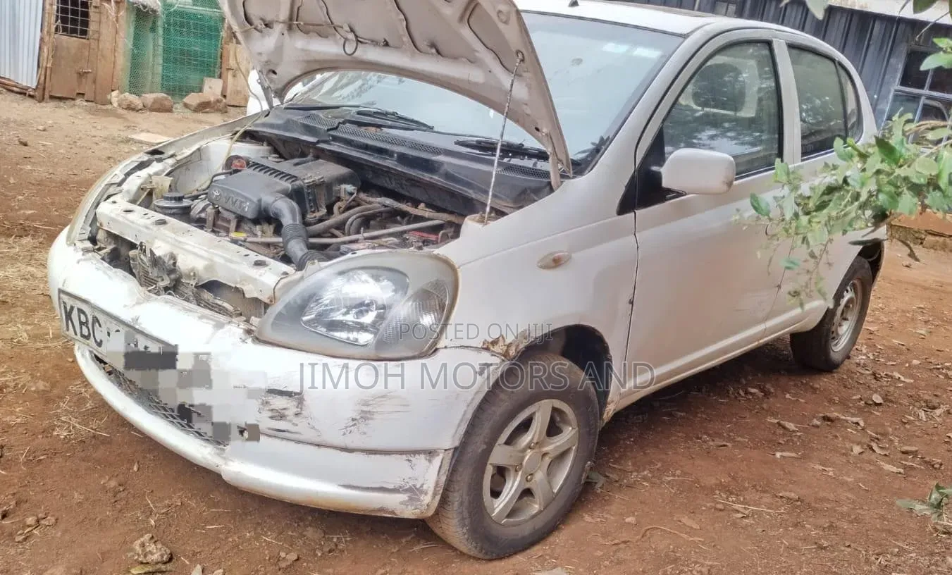 Toyota Vitz 2004 White
