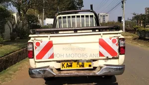 Toyota Hilux 2000 White