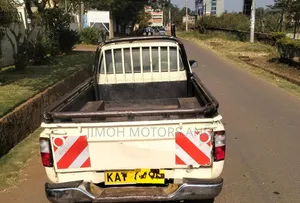 Toyota Hilux 2000 White