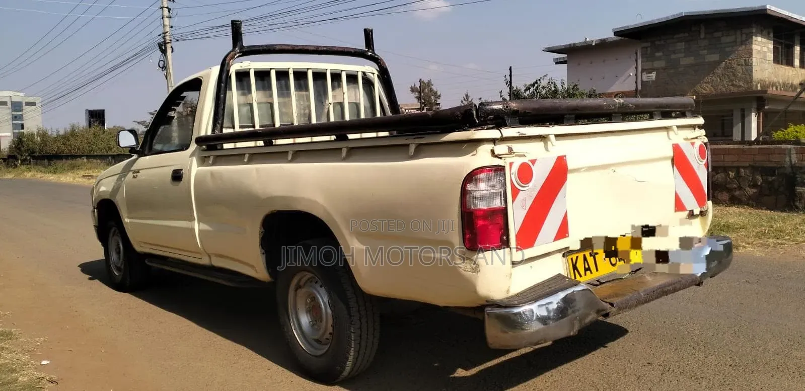 Toyota Hilux 2000 White