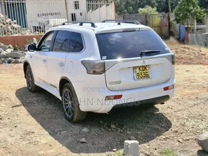 Mitsubishi Outlander 2015 White