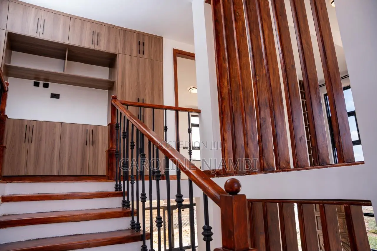 4bdrm Villa in Evan’S Ridge, Karai for sale