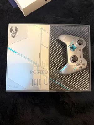 Xbox One Limited Edition Halo 5: Guardians Bundle (2015)