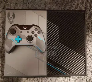 Xbox One Limited Edition Halo 5: Guardians Bundle (2015)